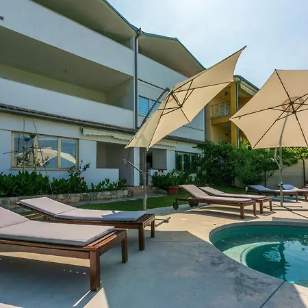 דירה Pool